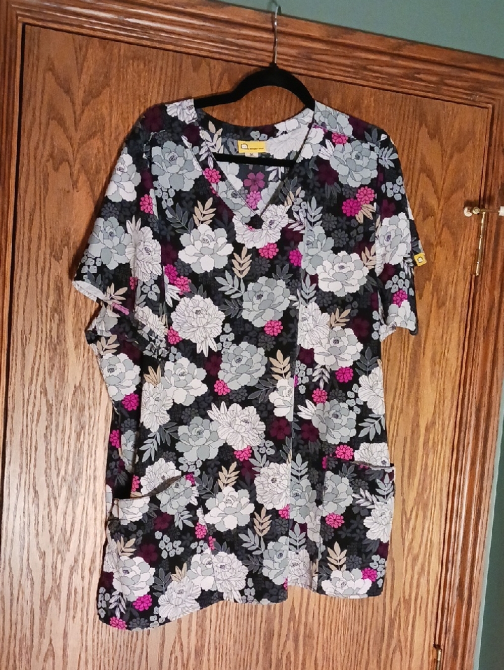 Women's Wonderwink V Neck  Short Sleeve Scrub Top
